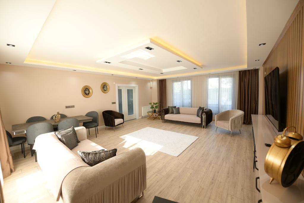 ARAKLI HÜRRİYET MAHALLESİNDE HAVUZLU LÜKS SATILIK VİLLALAR